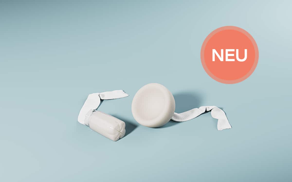Peristeen Analtampon auf blauem Hintergrund mit orangenem Störer und Text Neu